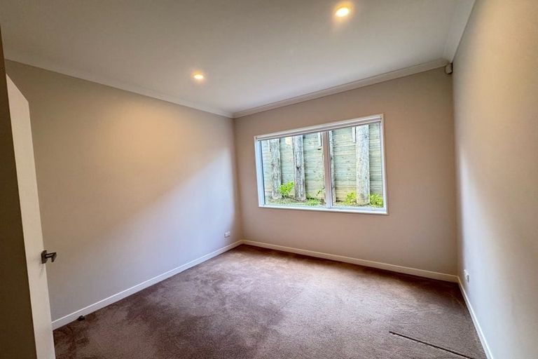 Photo of property in 18 Taurikura Way, Fairview Heights, Auckland, 0632