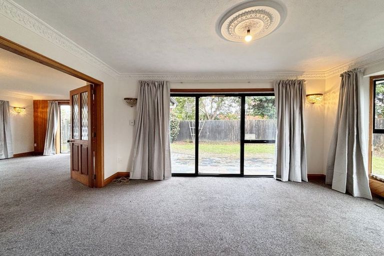 Photo of property in 86 Memorial Avenue, Ilam, Christchurch, 8053