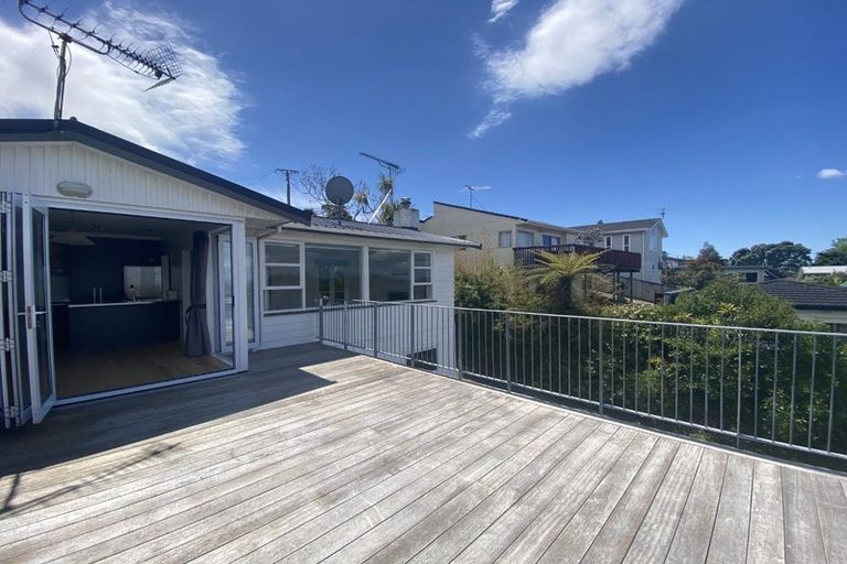 Photo of property in 83 Sunset Road, Totara Vale, Auckland, 0632