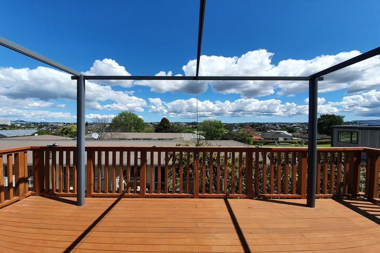 Photo of property in 3/104 East Coast Road, Forrest Hill, Auckland, 0620