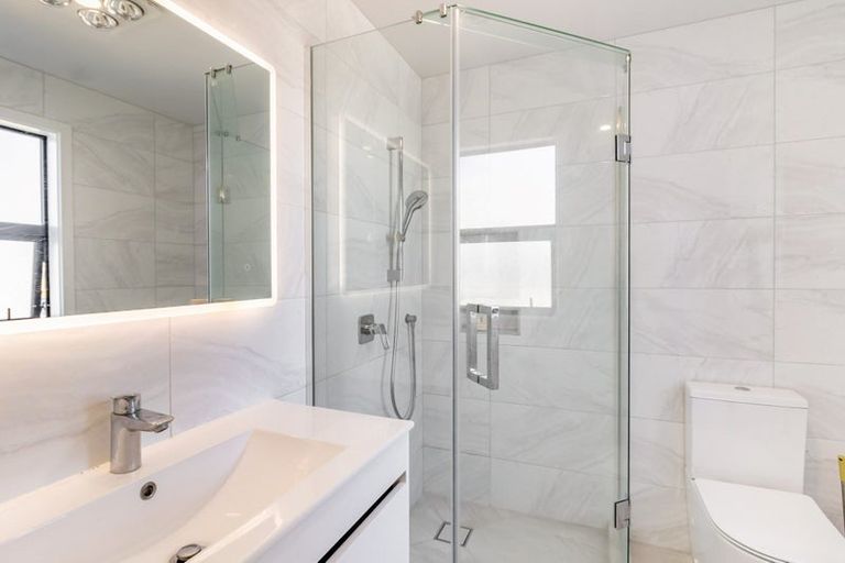 Photo of property in 145 Astley Avenue, New Lynn, Auckland, 0600