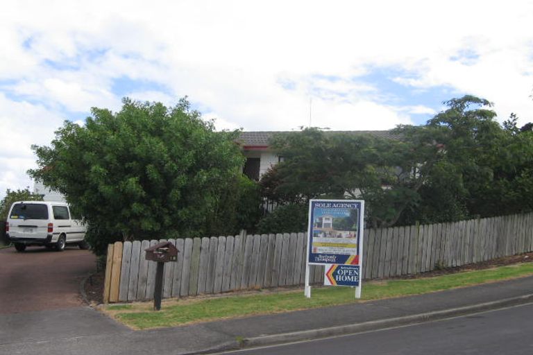 Photo of property in 12 Cassandra Grove, Totara Vale, Auckland, 0629