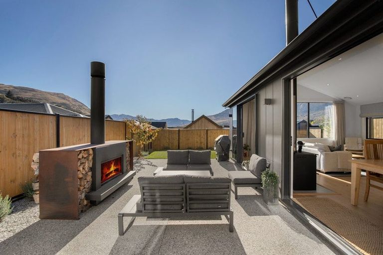 Photo of property in 32 Plough Street, Jacks Point, 9371