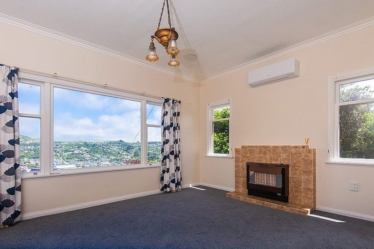 Photo of property in 27 Chesterton Street, Johnsonville, Wellington, 6037