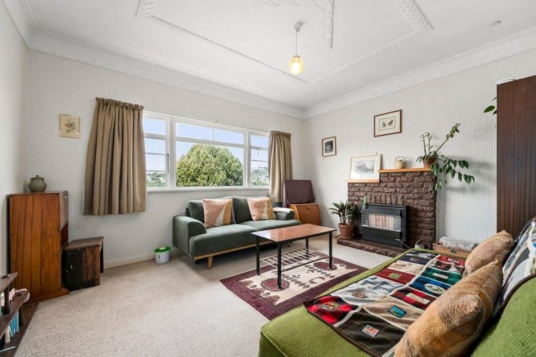 Photo of property in 76 Maupuia Road, Maupuia, Wellington, 6022