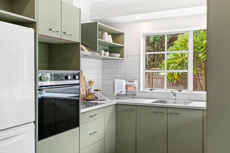 Photo of property in 14 Olliver Grove, Waikanae Beach, Waikanae, 5036