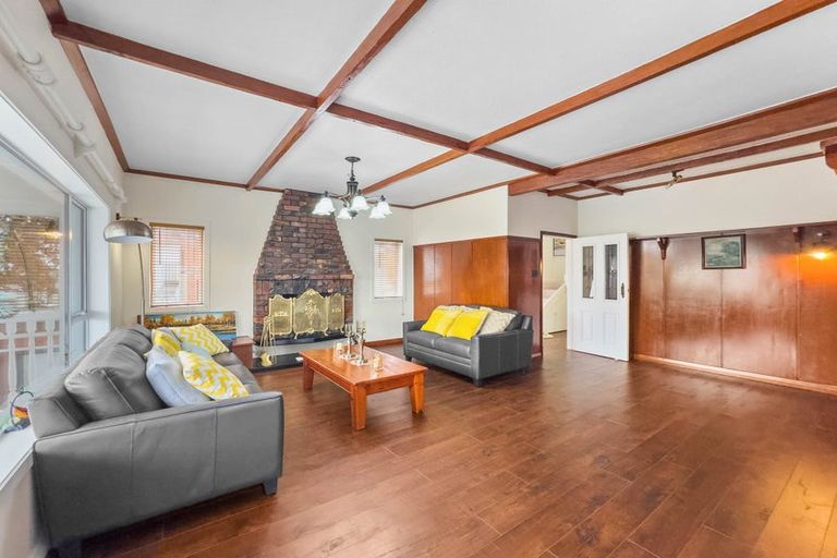 Photo of property in 73c East Coast Road, Castor Bay, Auckland, 0620