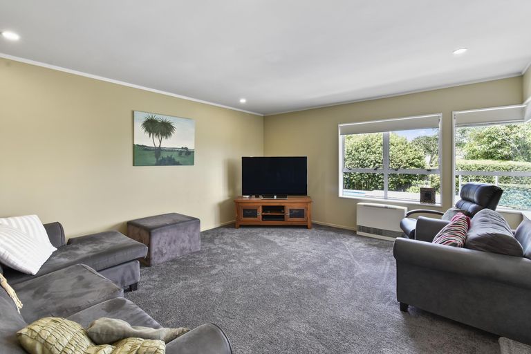Photo of property in 2 Keywella Drive, Conifer Grove, Takanini, 2112