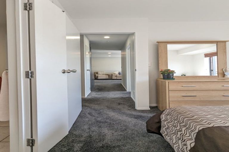 Photo of property in 1h/10 Crown Lynn Place, New Lynn, Auckland, 0600