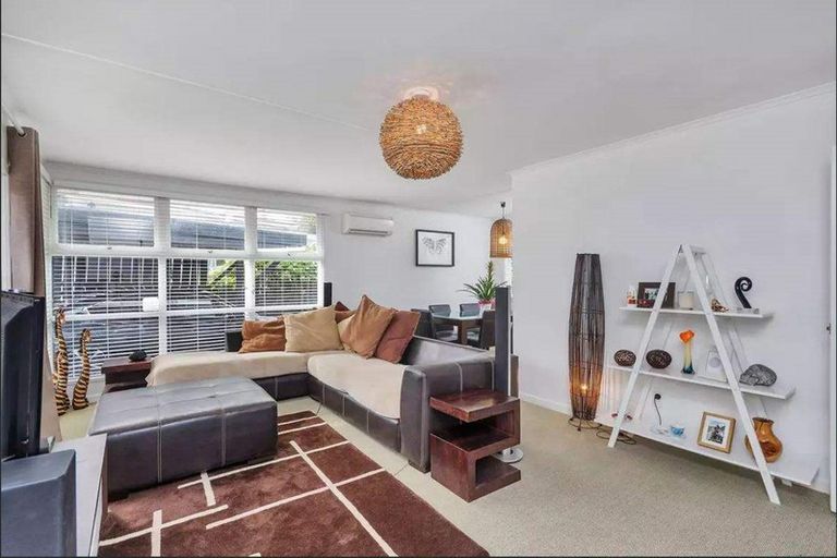 Photo of property in 20 Crosby Road, West Harbour, Auckland, 0618