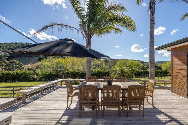 Photo of property in 883 Peak Road, Helensville, 0875