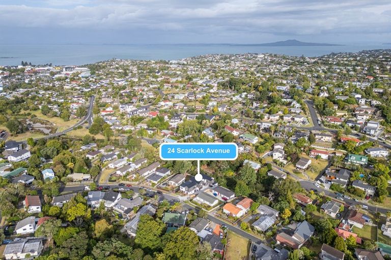 Photo of property in 24c Scarlock Avenue, Browns Bay, Auckland, 0630