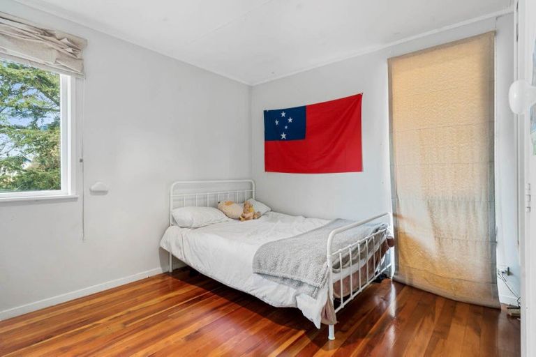 Photo of property in 17 Lysander Crescent, Beach Haven, Auckland, 0626