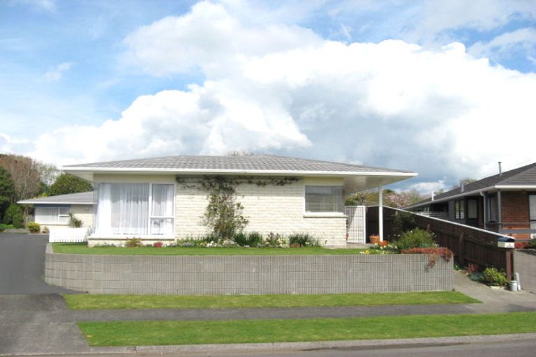 Photo of property in 6 Boulevard Drive, Merrilands, New Plymouth, 4312