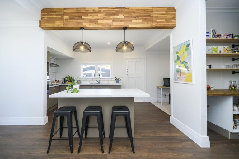 Photo of property in 84 Featherston Street, Takaro, Palmerston North, 4412