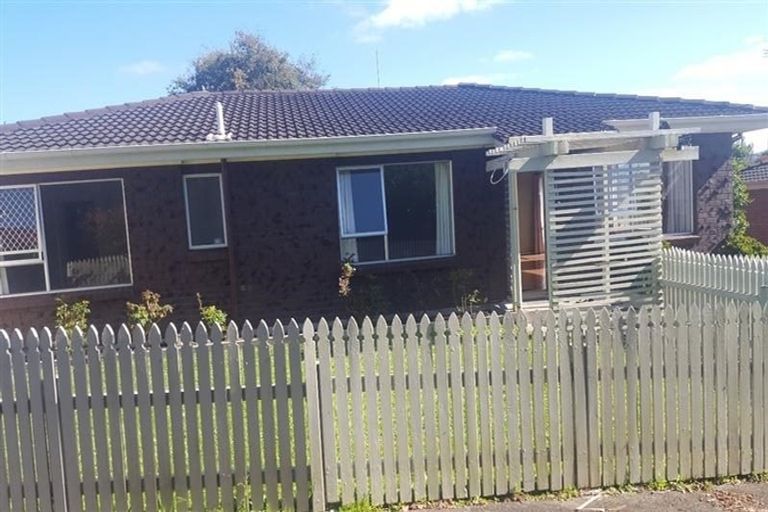 Photo of property in 1/11 Ciprian Place, Henderson, Auckland, 0612