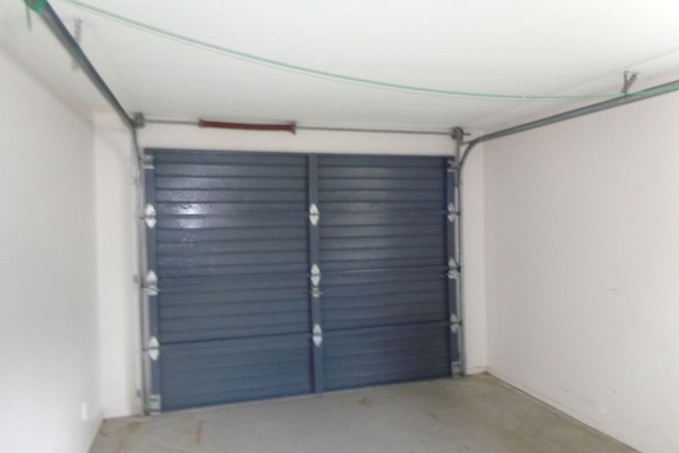 Photo of property in 17 Hassan Drive, Massey, Auckland, 0614