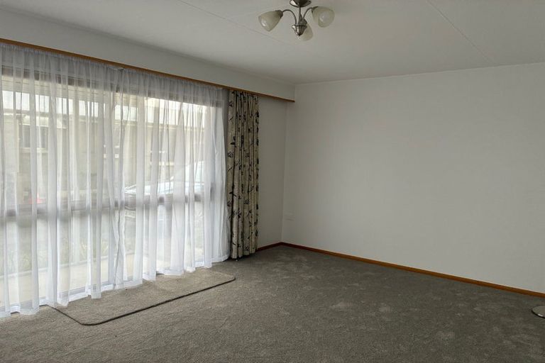 Photo of property in 2/12 Chaucer Street, Milton, 9220
