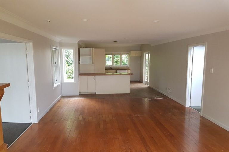 Photo of property in 39 Bayview Road, Browns Bay, Auckland, 0630
