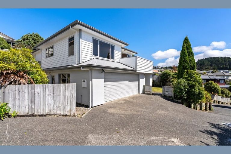 Photo of property in 16 Eastcott Grove, Churton Park, Wellington, 6037
