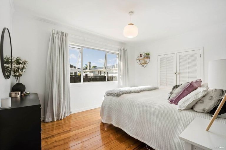Photo of property in 2/113 Nile Road, Milford, Auckland, 0620