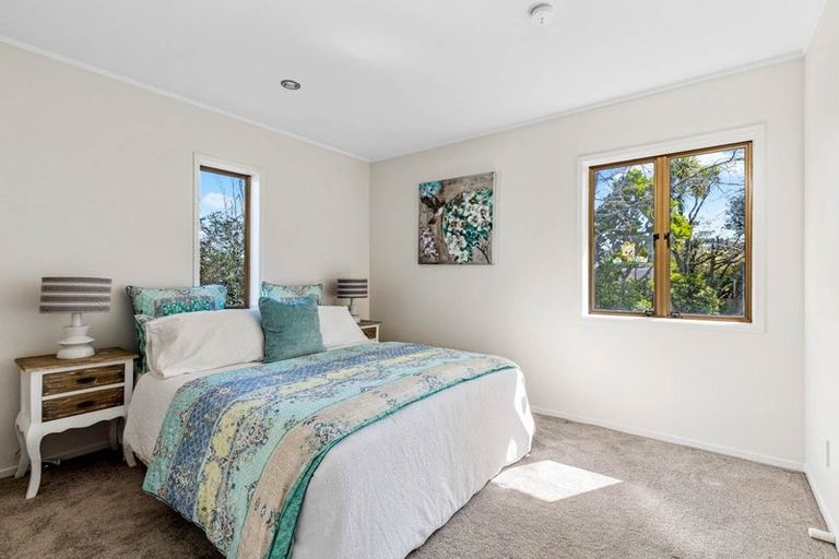 Photo of property in 23 Manutara Avenue, Forrest Hill, Auckland, 0620