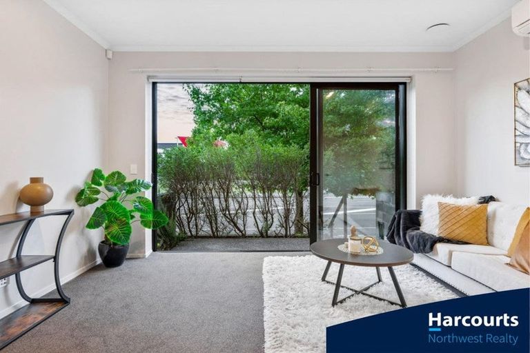 Photo of property in 6/89 Hobsonville Point Road, Hobsonville, Auckland, 0616
