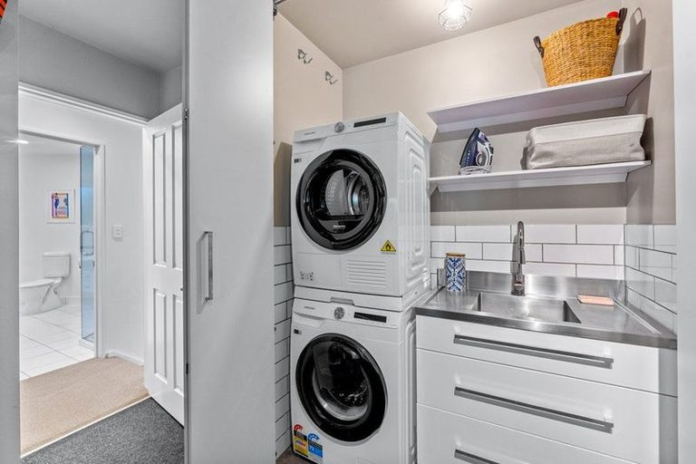 Photo of property in 127 Browns Bay Road, Browns Bay, Auckland, 0630