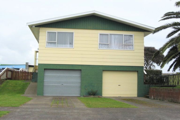 Photo of property in 2 Tawake Place, Waitara, 4320