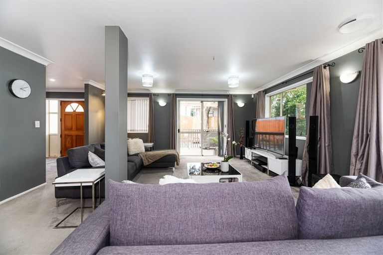 Photo of property in 137 Te Atatu Road, Te Atatu South, Auckland, 0610