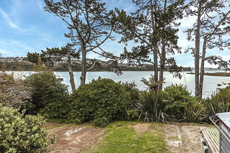 Photo of property in 9 Chapman Road, Te Atatu Peninsula, Auckland, 0610
