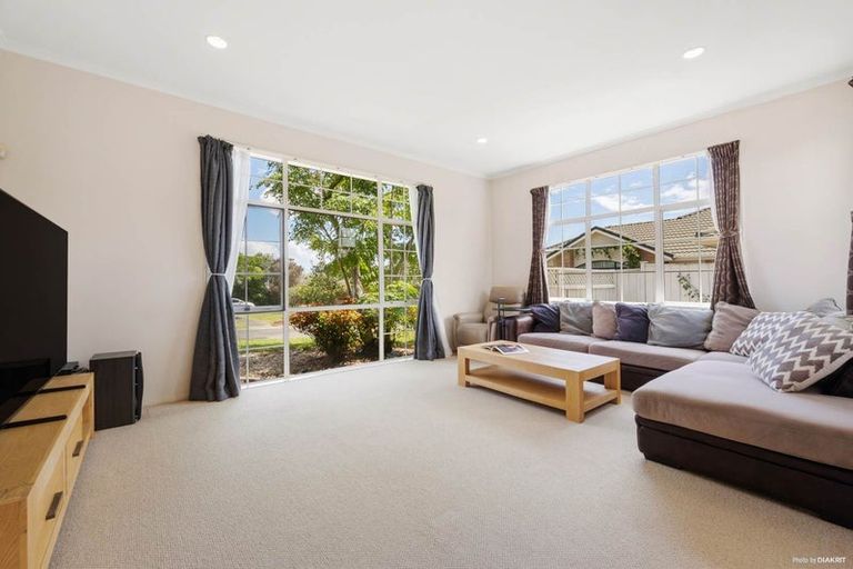 Photo of property in 22 Heyington Way, East Tamaki Heights, Auckland, 2016
