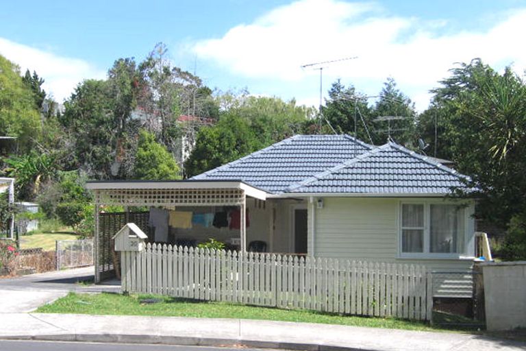 Photo of property in 1/30 Ludlow Terrace, Totara Vale, Auckland, 0627