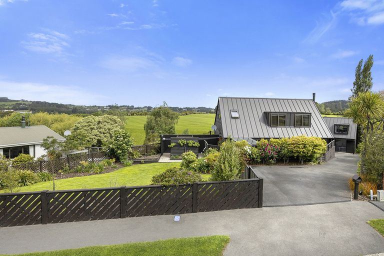 Photo of property in 18 Estuary Crescent, Fairfield, Dunedin, 9018