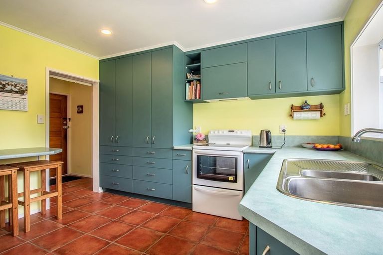 Photo of property in 14 Robert Street, Newlands, Wellington, 6037