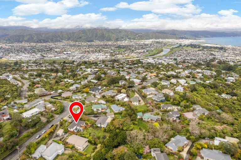 Photo of property in 35 Poto Road, Normandale, Lower Hutt, 5010