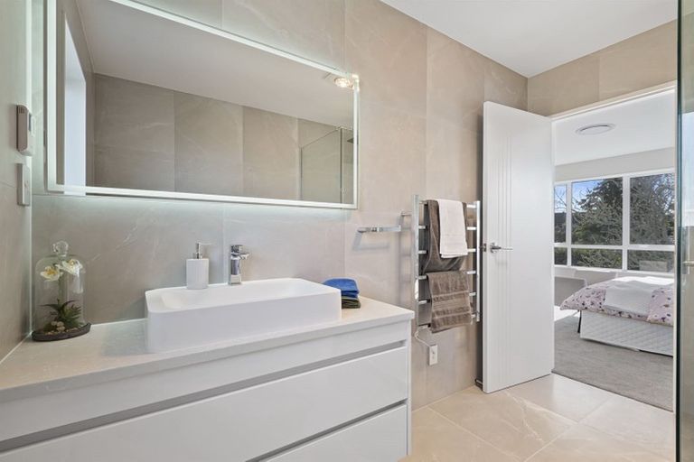 Photo of property in 538a Glenfield Road, Glenfield, Auckland, 0629