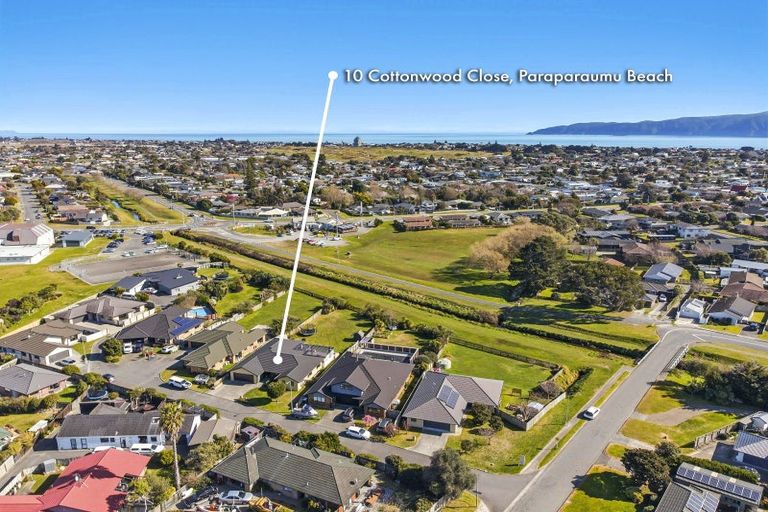 Photo of property in 10 Cottonwood Close, Paraparaumu Beach, Paraparaumu, 5032