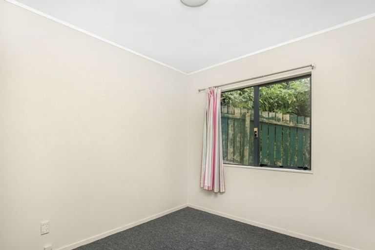 Photo of property in 1/6 Eulogy Place, Randwick Park, Auckland, 2105