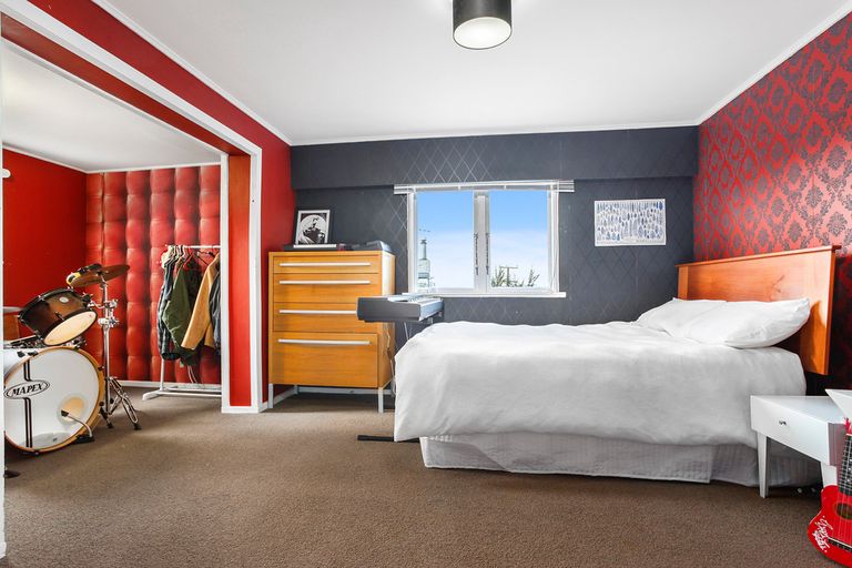 Photo of property in 8 Fairmount Road, Titirangi, Auckland, 0604