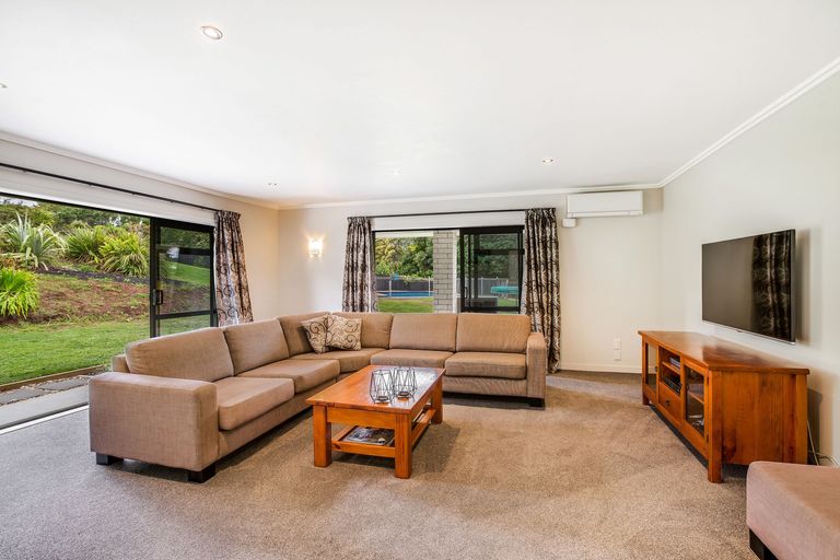 Photo of property in 15 Redmount Place, Red Hill, Papakura, 2110