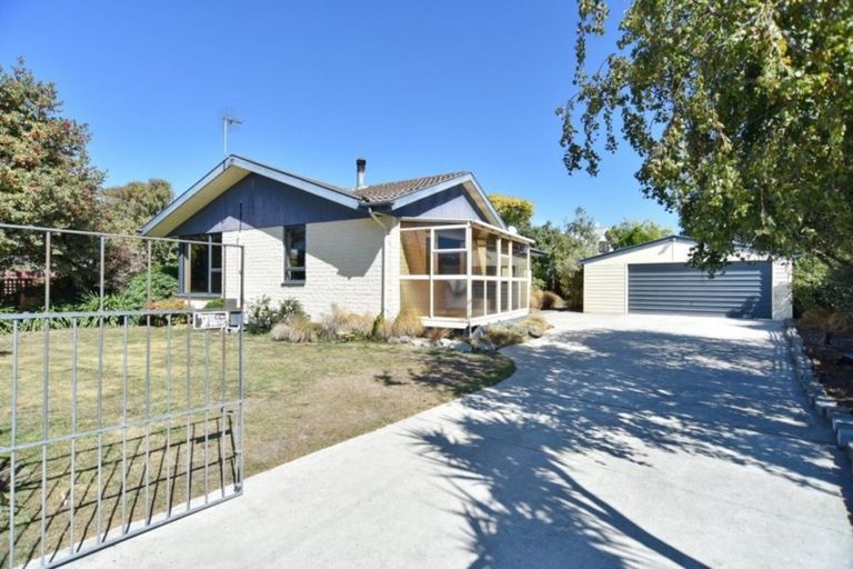 Photo of property in 40 Medina Crescent, Parklands, Christchurch, 8083