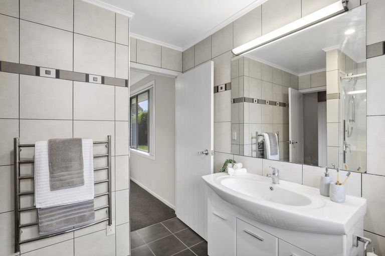 Photo of property in 4 Woodridge Drive, Flagstaff, Hamilton, 3210
