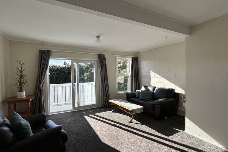 Photo of property in 3/12 Thornley Street, Titahi Bay, Porirua, 5022