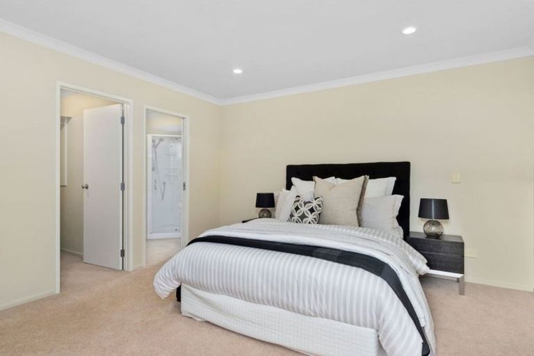 Photo of property in 6 English Oak Drive, Schnapper Rock, Auckland, 0632