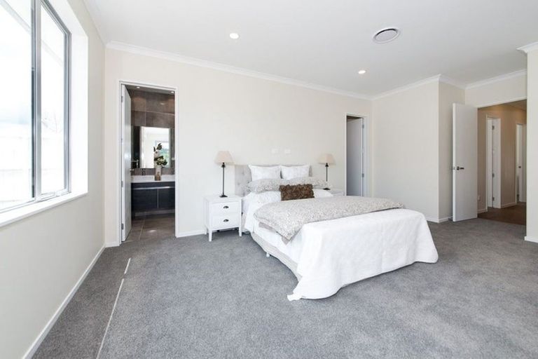 Photo of property in 1 Fred White Drive, Kumeu, 0810