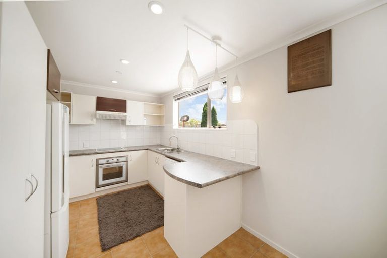 Photo of property in 11 Naylors Drive, Mangere, Auckland, 2022