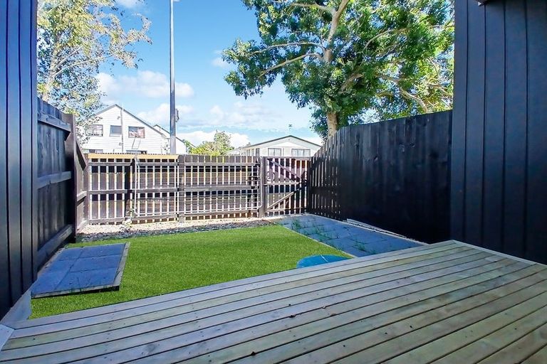 Photo of property in 21/17 Barneys Farm Road, Clendon Park, Auckland, 2103