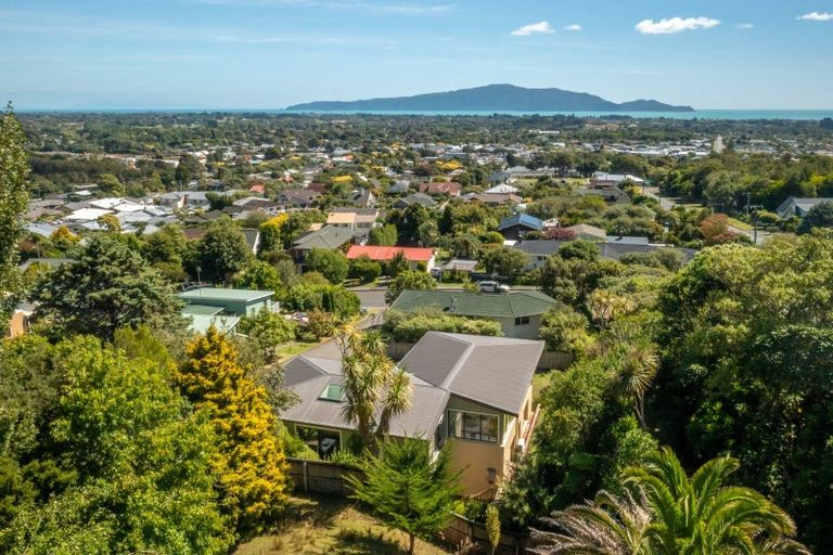 Photo of property in 39b Kakariki Grove, Waikanae, 5036