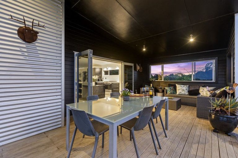 Photo of property in 418 Kaipikari Road, Urenui, 4375